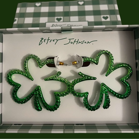 Betsey Johnson Green Shamrock Earrings - Picture 7 of 16